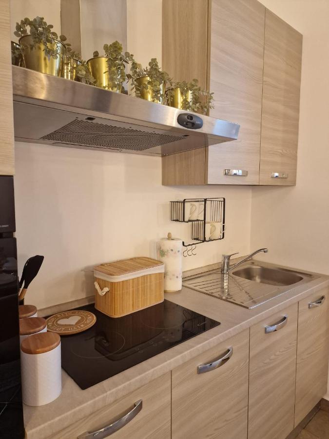 Apartamento Regina Milano In Porta Romana 2 - Sky Tv, Wifi E Breakfast Box Exterior foto