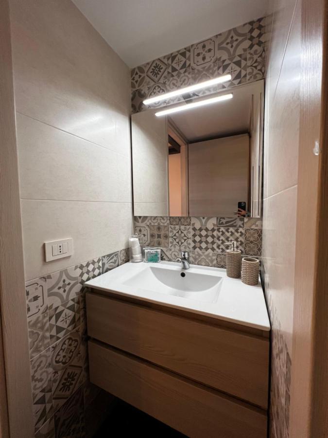 Apartamento Regina Milano In Porta Romana 2 - Sky Tv, Wifi E Breakfast Box Exterior foto